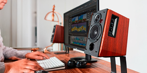 Monitor de Áudio R1700BT